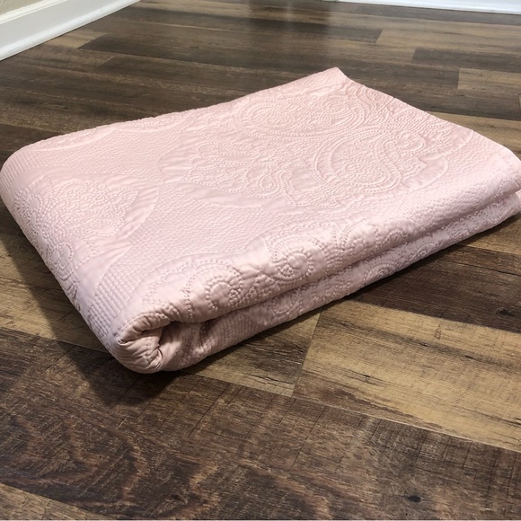 Tahari Bedding Tahari Home Soft Rose Luxe Premium Ultra Soft Quilt